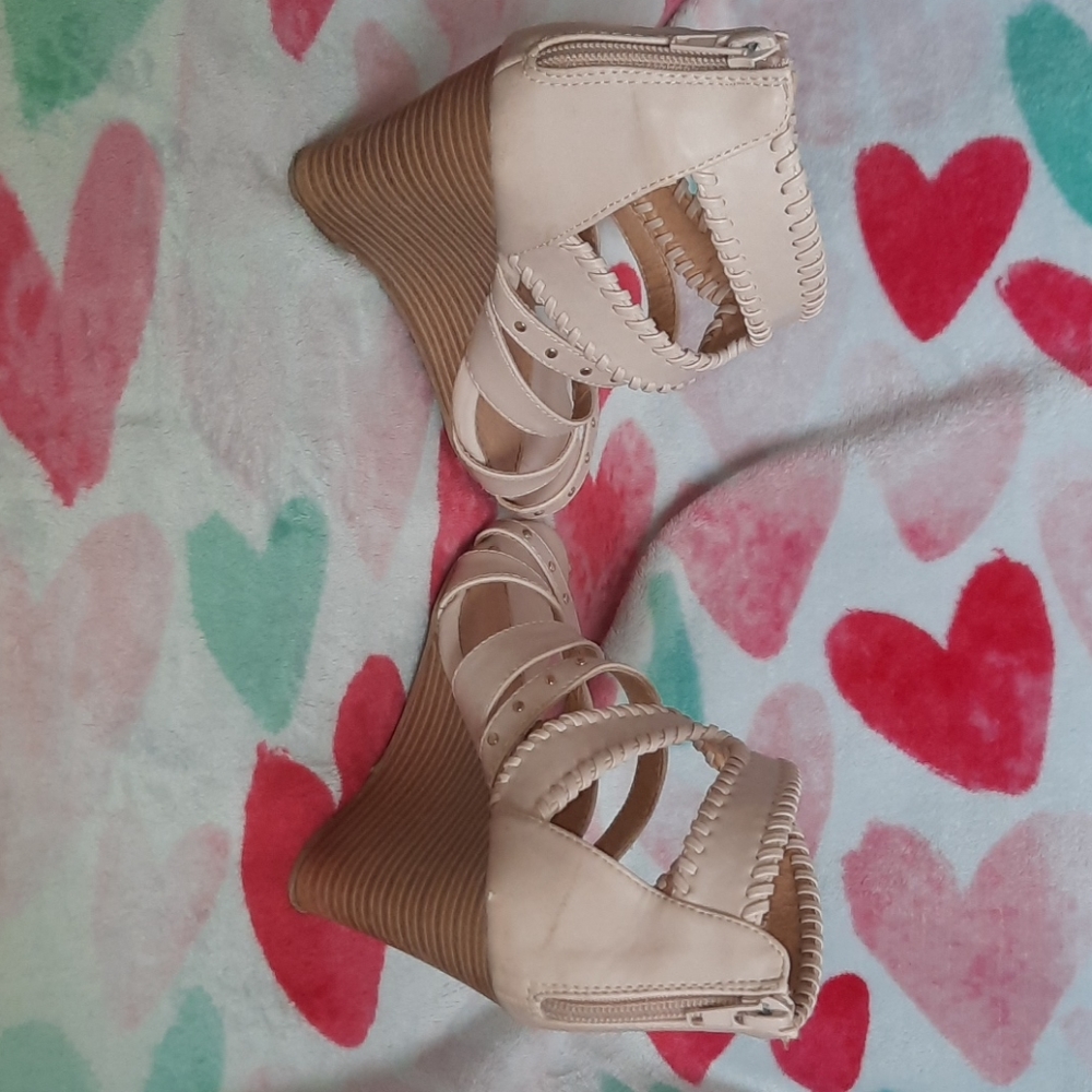 Platforms - Picture 2 of 6